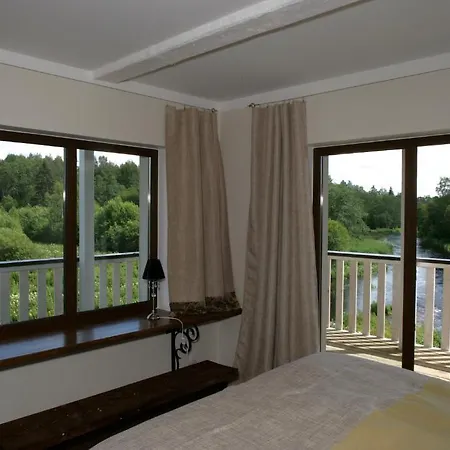 Vikendica Trofee Hunting House *